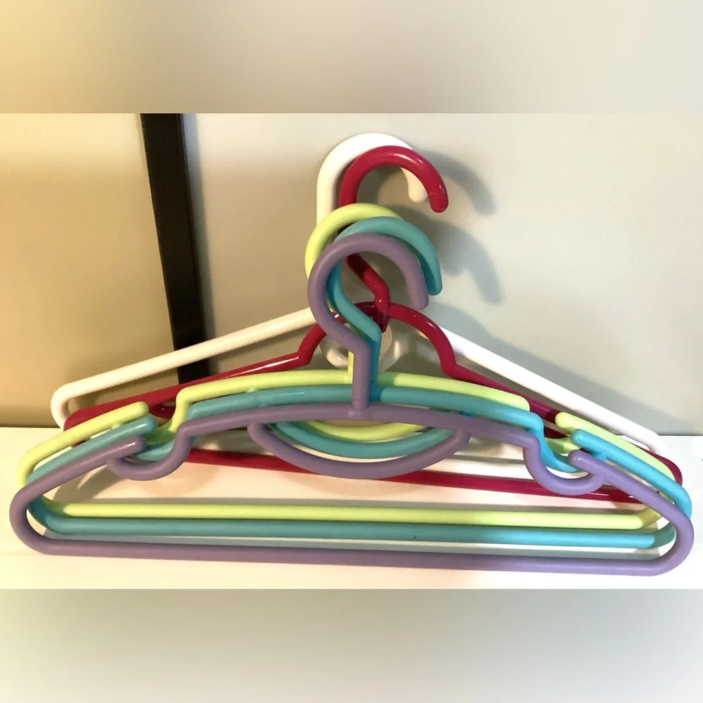 5 adult thick heavyweight hangers + 6 pant/skirt hangers